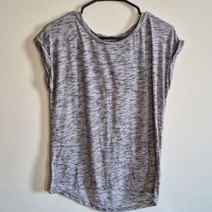 Sarah Wells Heathered Gray Women's Short Sleeve Tee